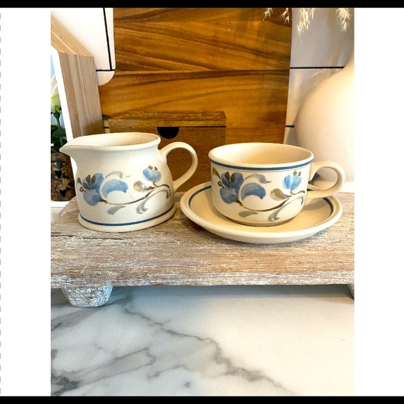Johnson bros cup and saucer set with creamer pitcher - Picture 2 of 9